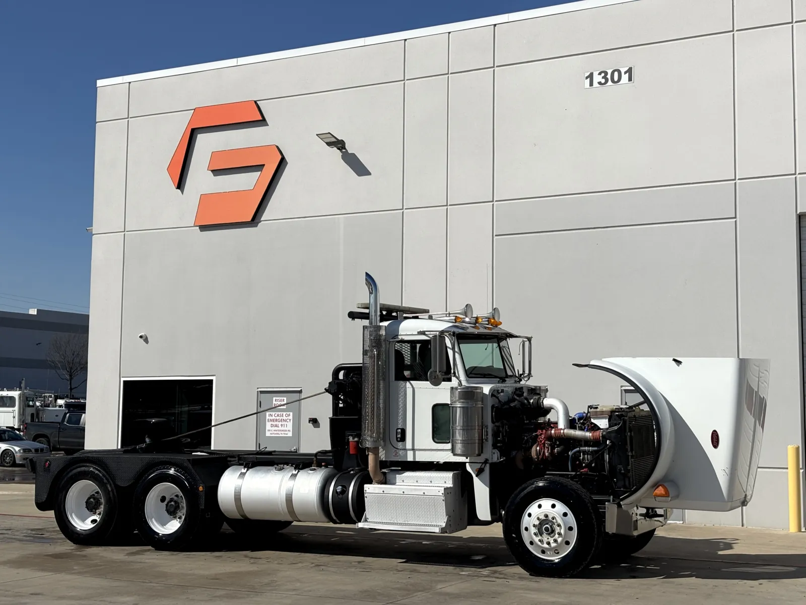 2012 Peterbilt - image 9