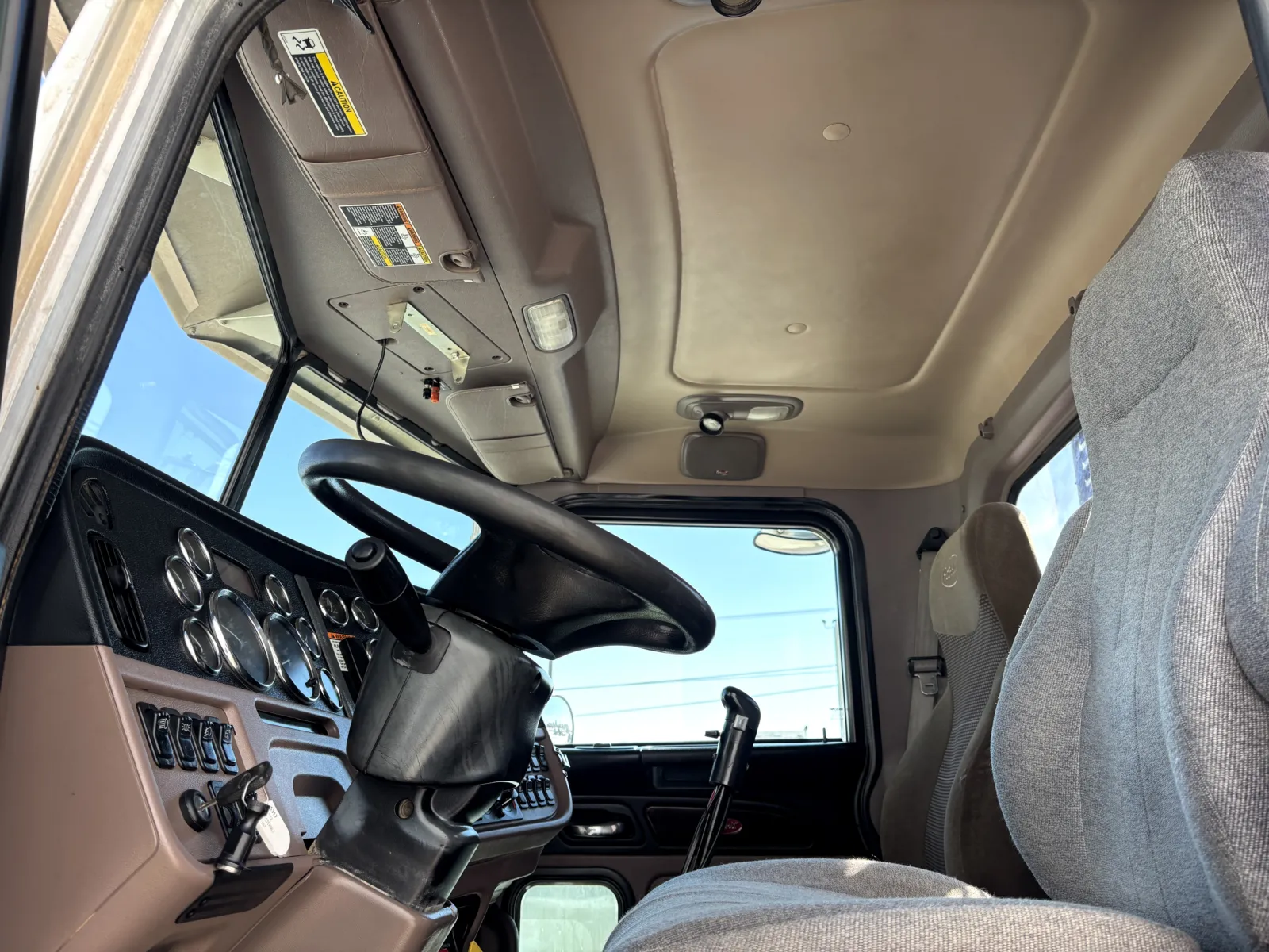 2012 Peterbilt - image 14