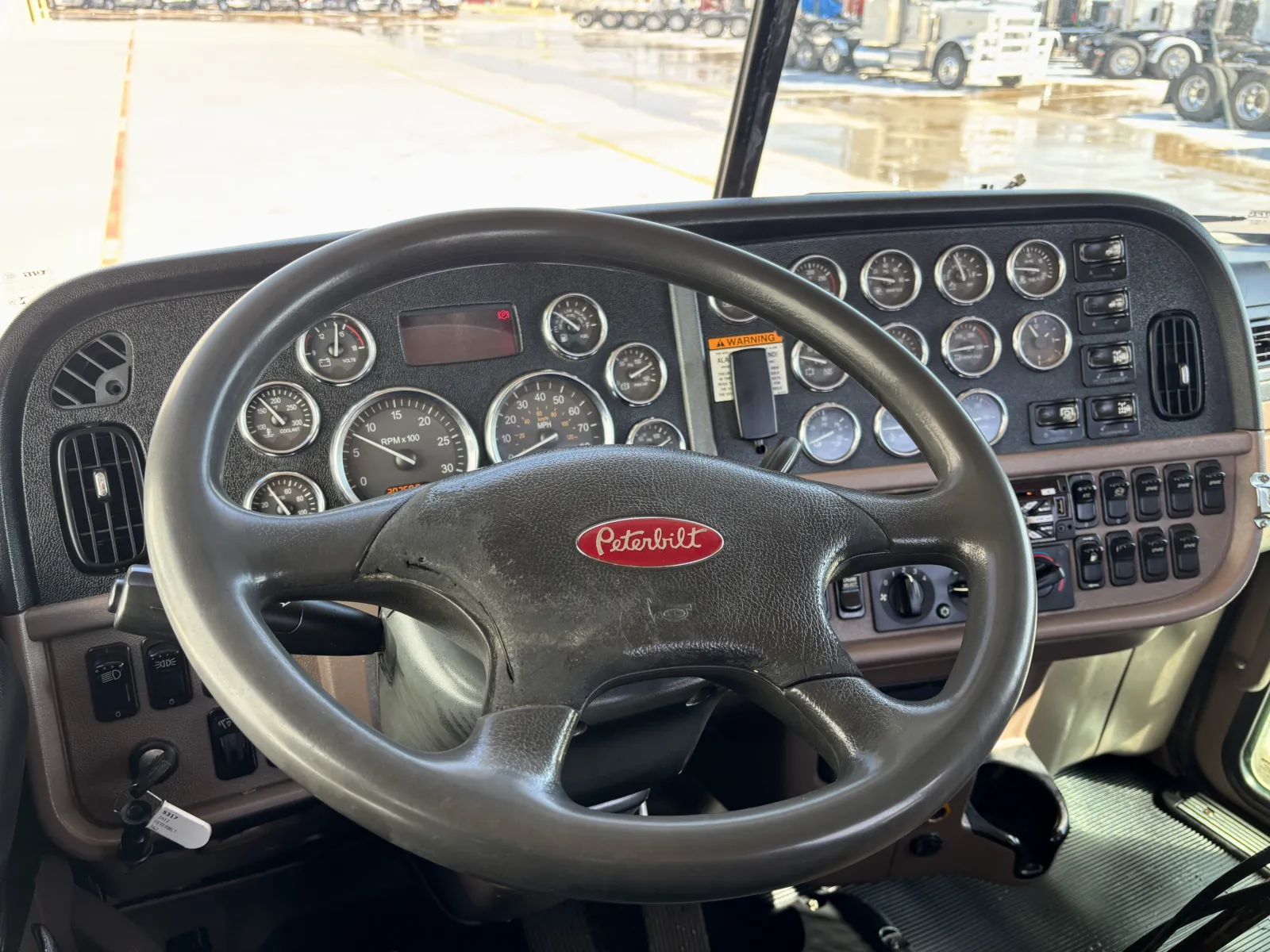 2012 Peterbilt - image 16