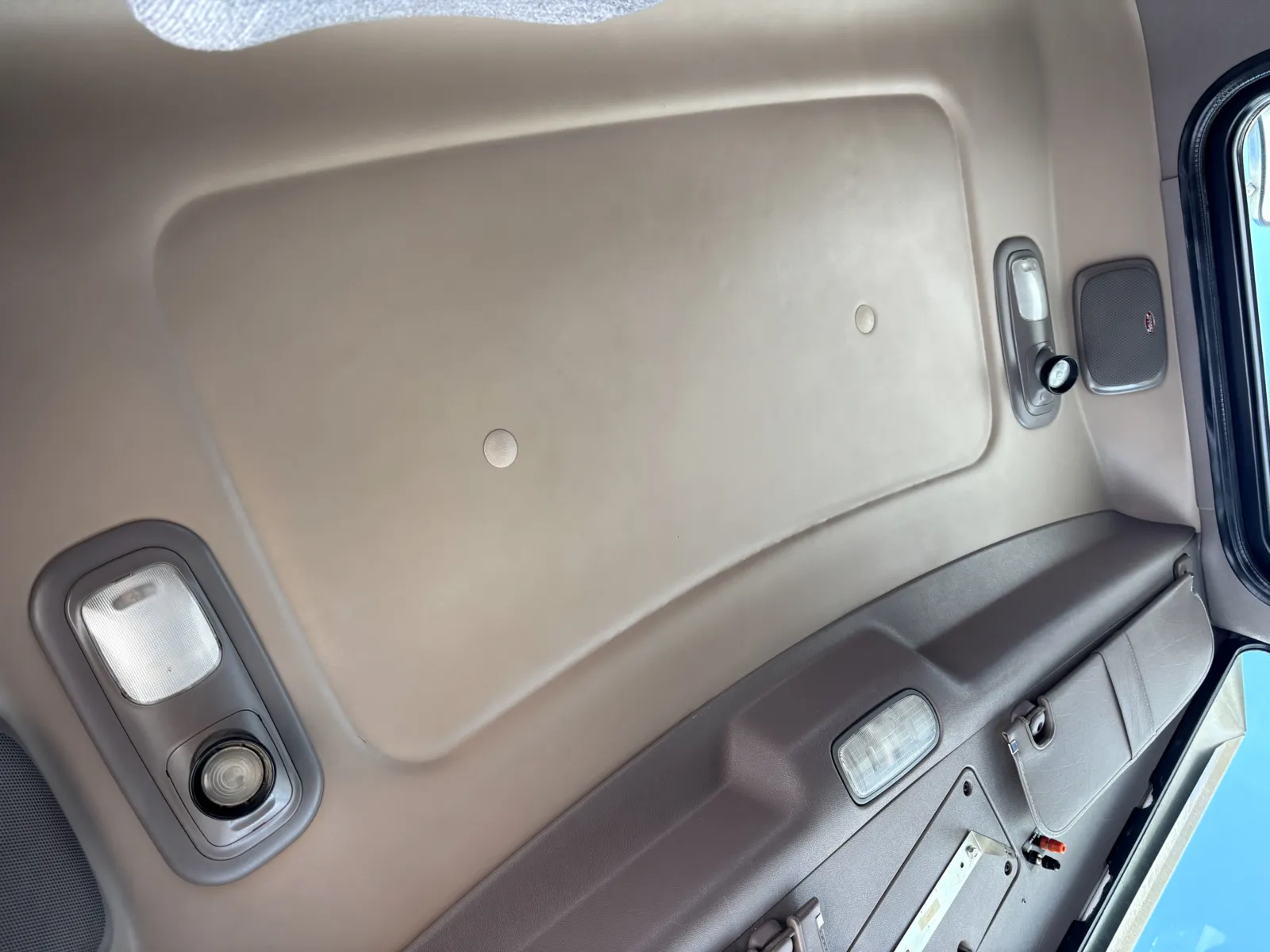 2012 Peterbilt - image 21