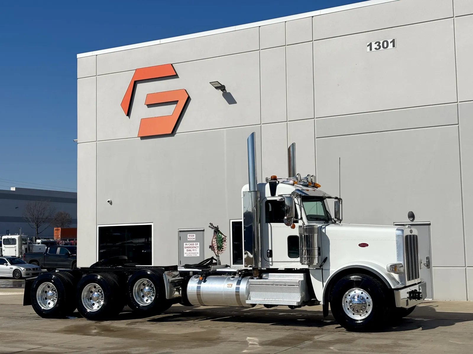 2023 Peterbilt 389 - image 1
