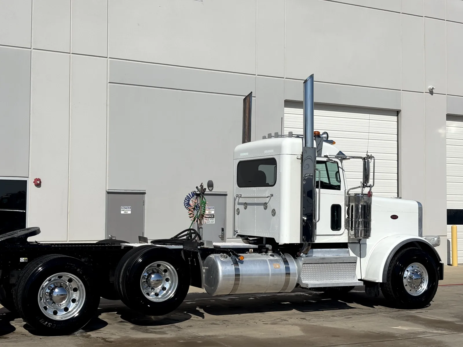 2023 Peterbilt 389 - image 7