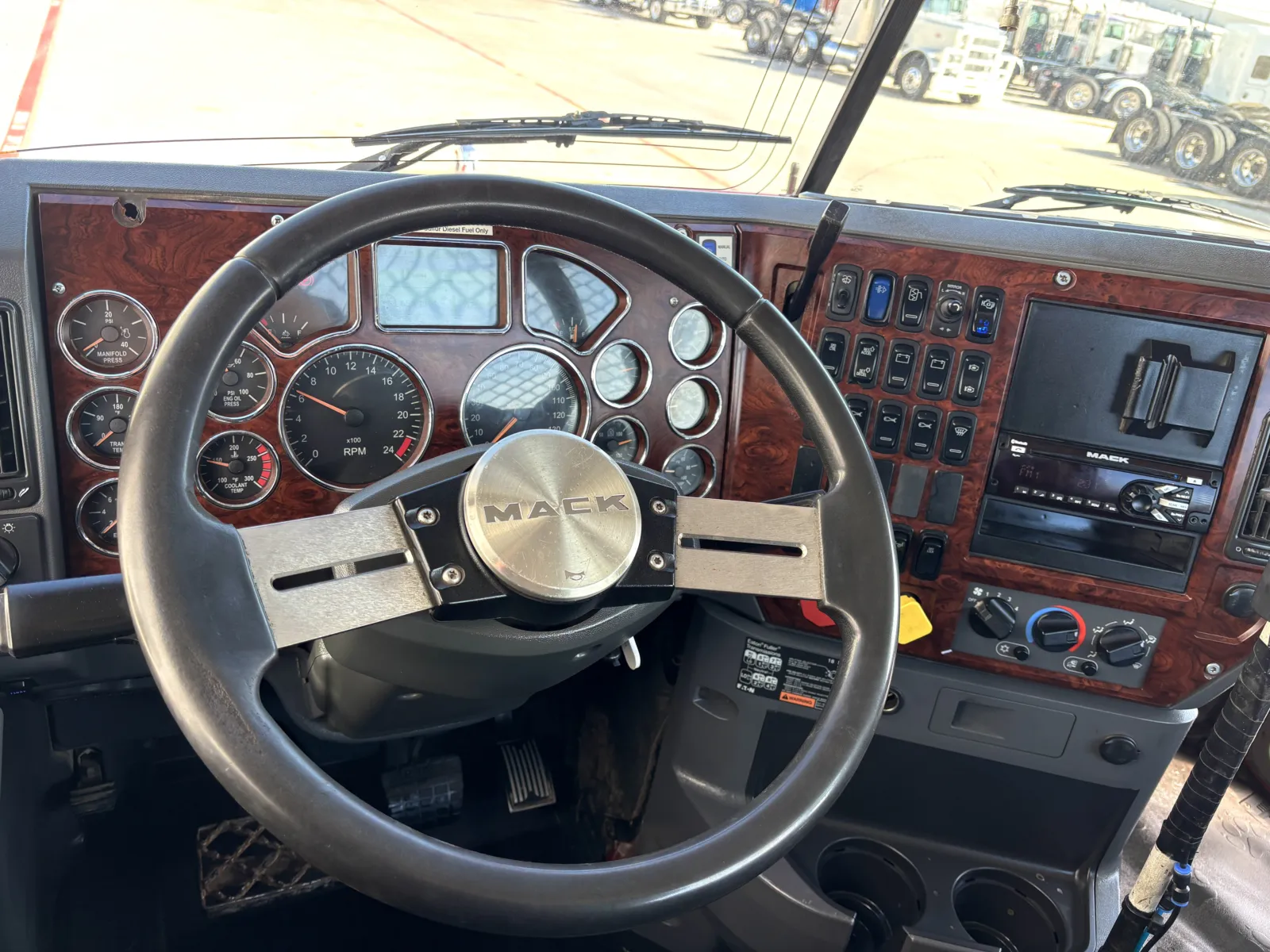 2016 Mack - image 16