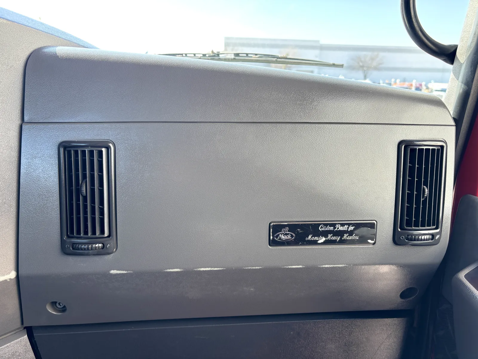 2016 Mack - image 19