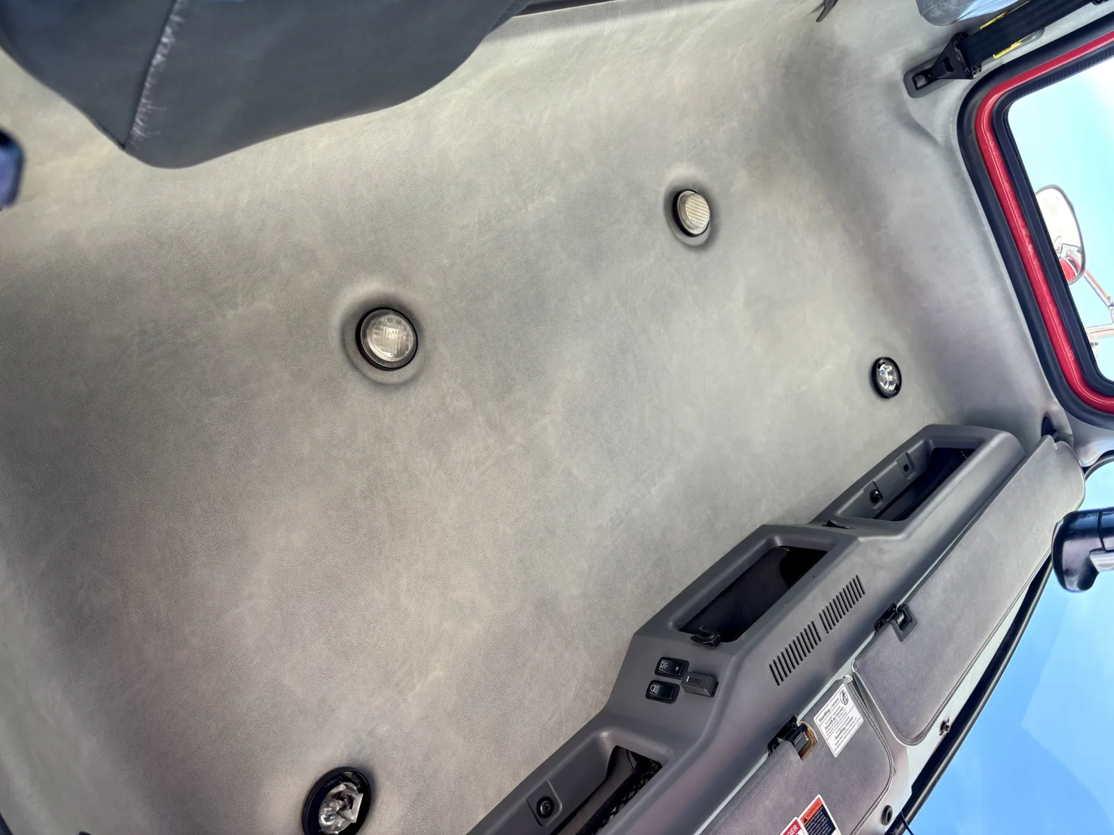 2016 Mack - image 21