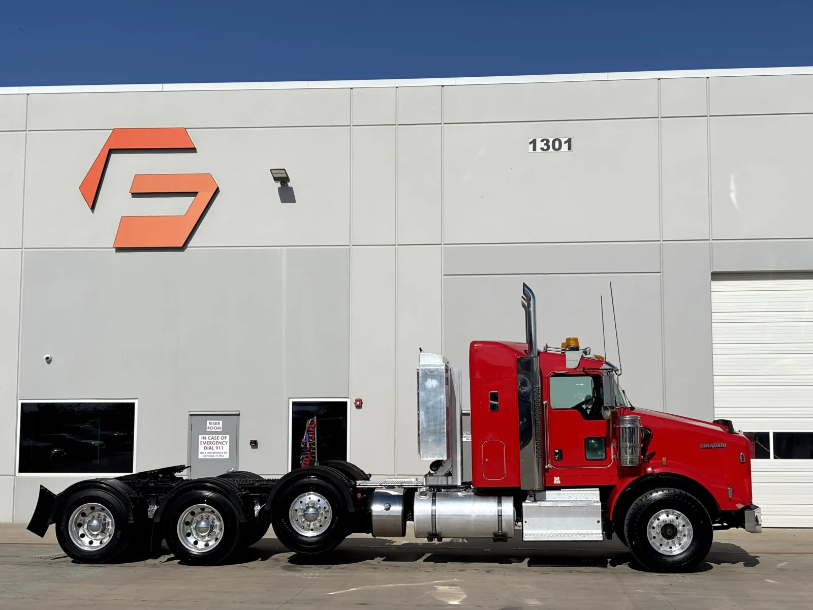 2016 Kenworth T800 - image 3