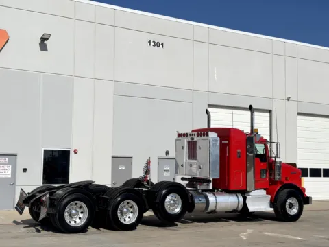 More photos of 2016 KENWORTH T800 at Forge Truck Centers - Texas, TX