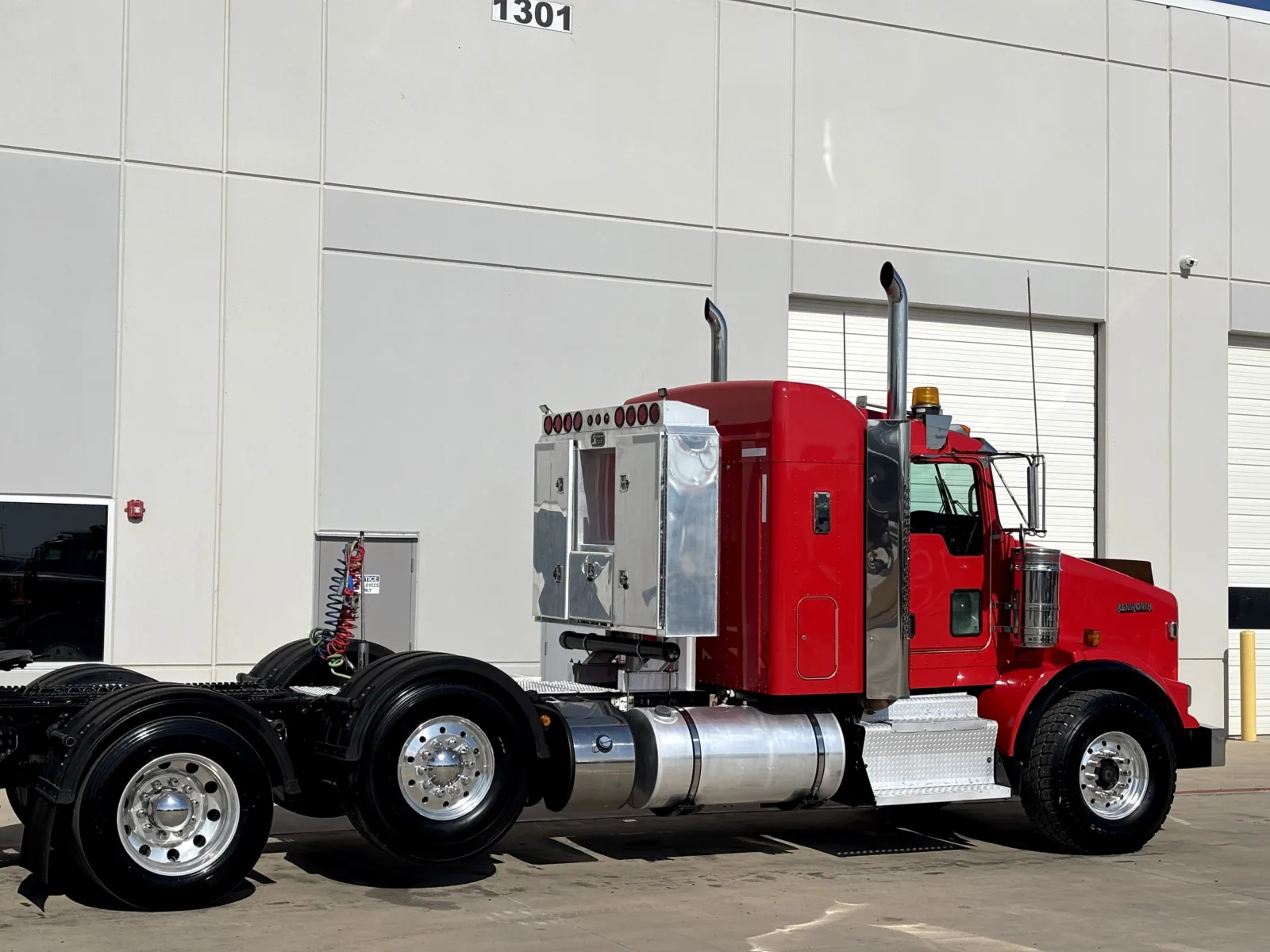 2016 Kenworth T800 - image 7