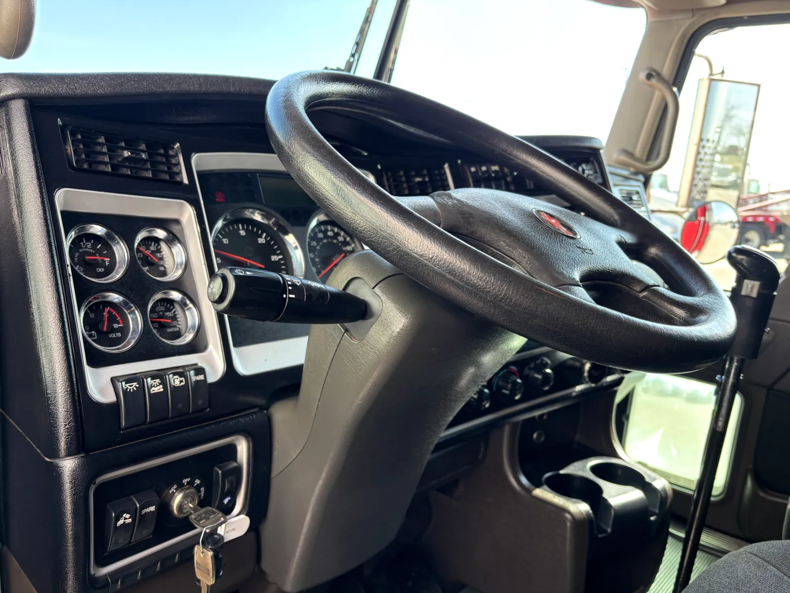 2016 Kenworth T800 - image 15