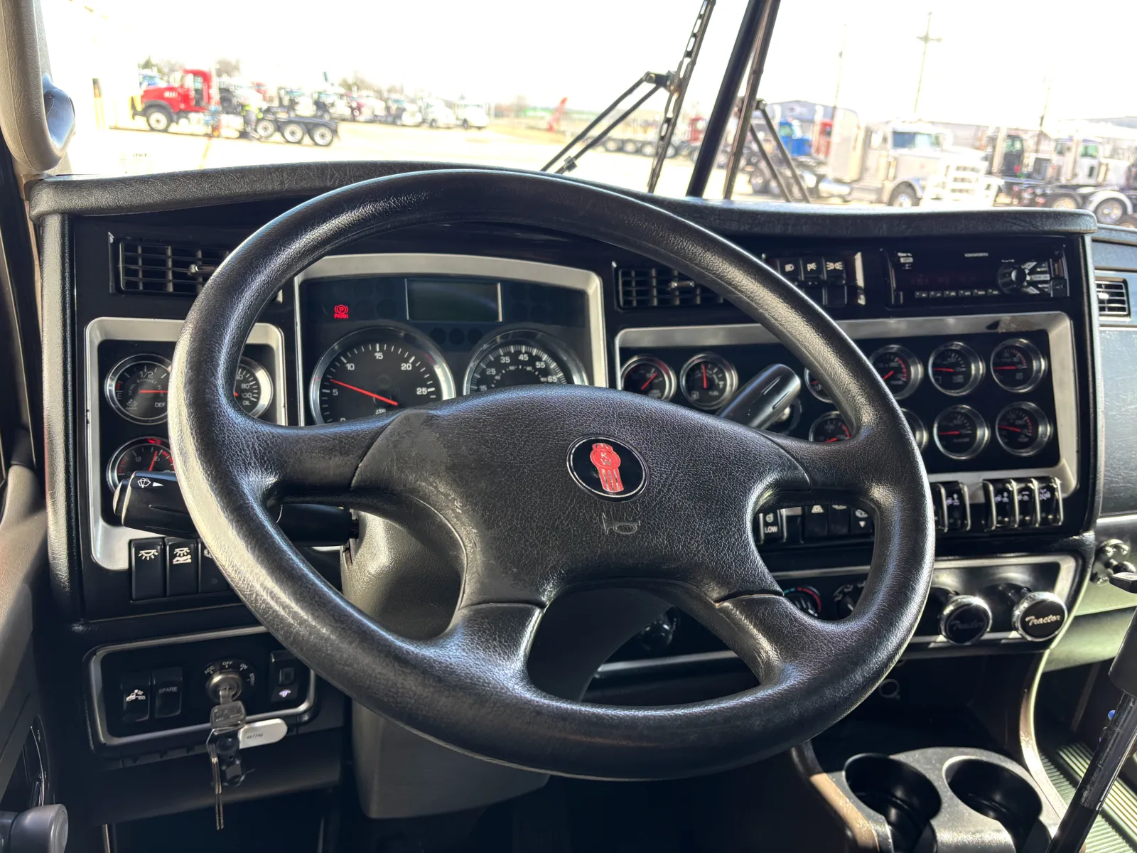 2016 Kenworth T800 - image 16