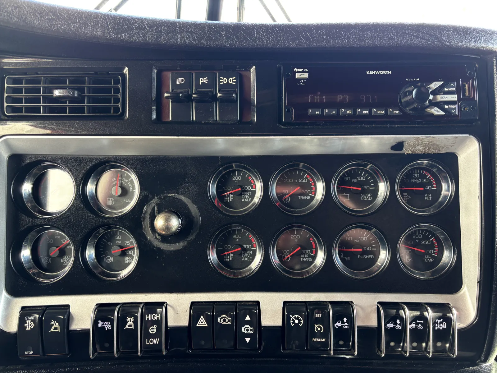 2016 Kenworth T800 - image 18