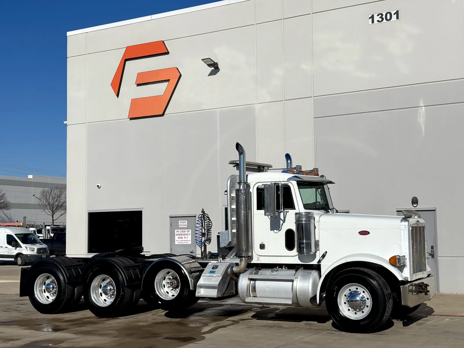 2002 PETERBILT 379 for sale in Hutchins, TX