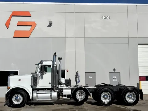 More photos of 2002 PETERBILT 379 at Forge Truck Centers - Texas, TX