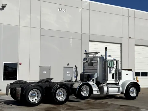 More photos of 2002 PETERBILT 379 at Forge Truck Centers - Texas, TX