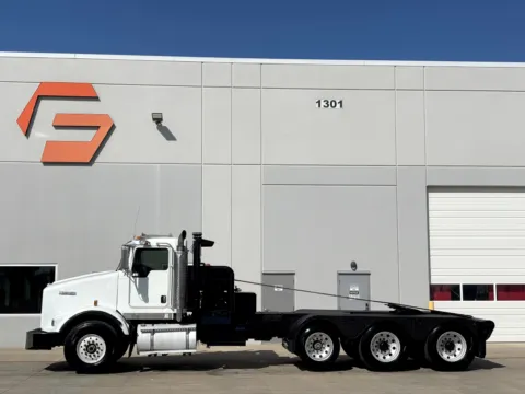 More photos of 2007 KENWORTH T800 at Forge Truck Centers - Texas, TX