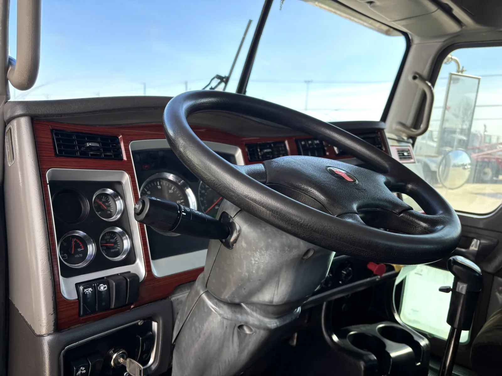 2007 Kenworth T800 - image 15