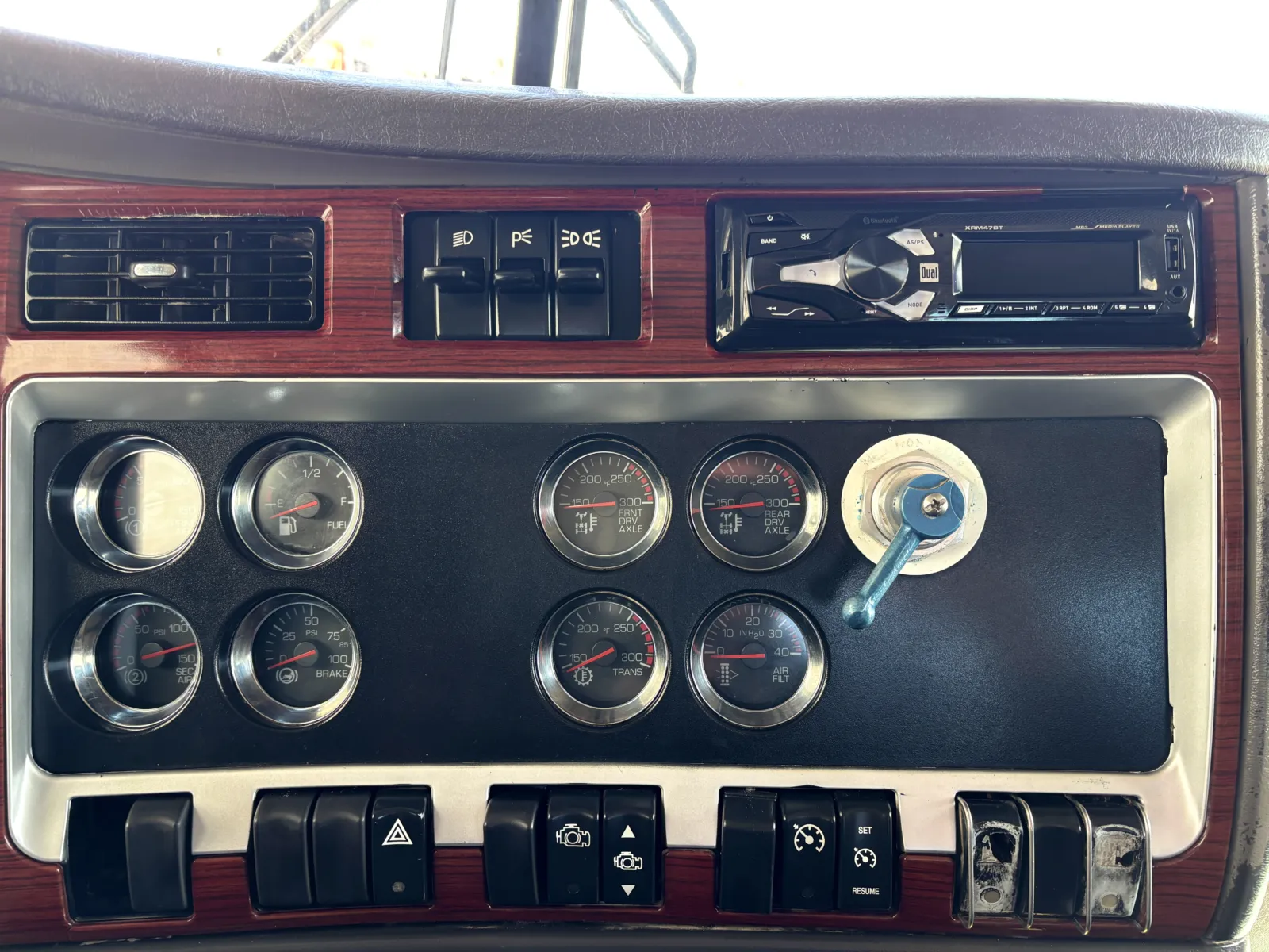 2007 Kenworth T800 - image 18