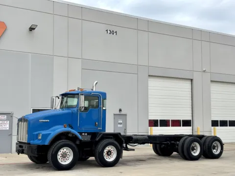 Photos of 2005 KENWORTH T800 for sale in Hutchins, TX at Forge Truck Centers - Texas