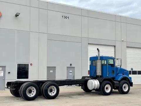 More photos of 2005 KENWORTH T800 at Forge Truck Centers - Texas, TX