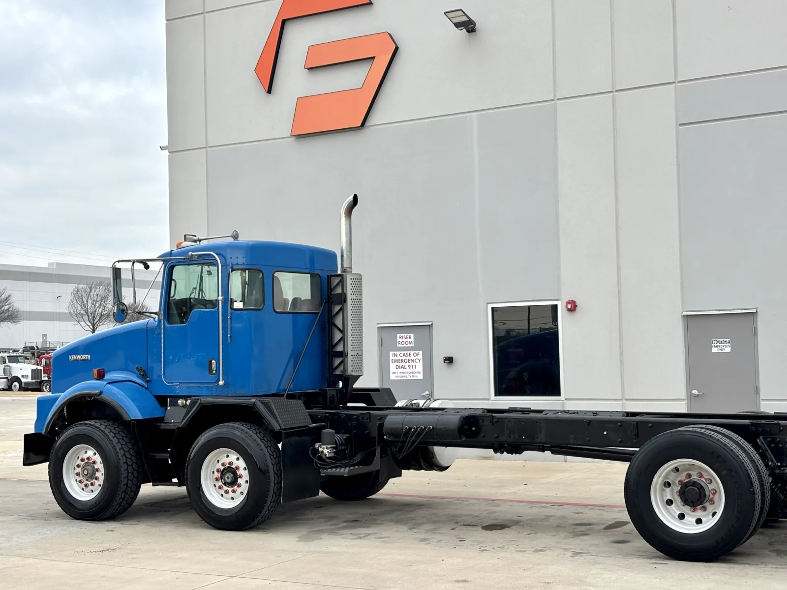 2005 Kenworth T800 - image 8