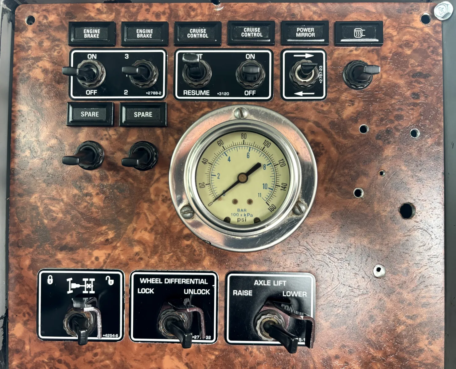 2005 Kenworth T800 - image 17