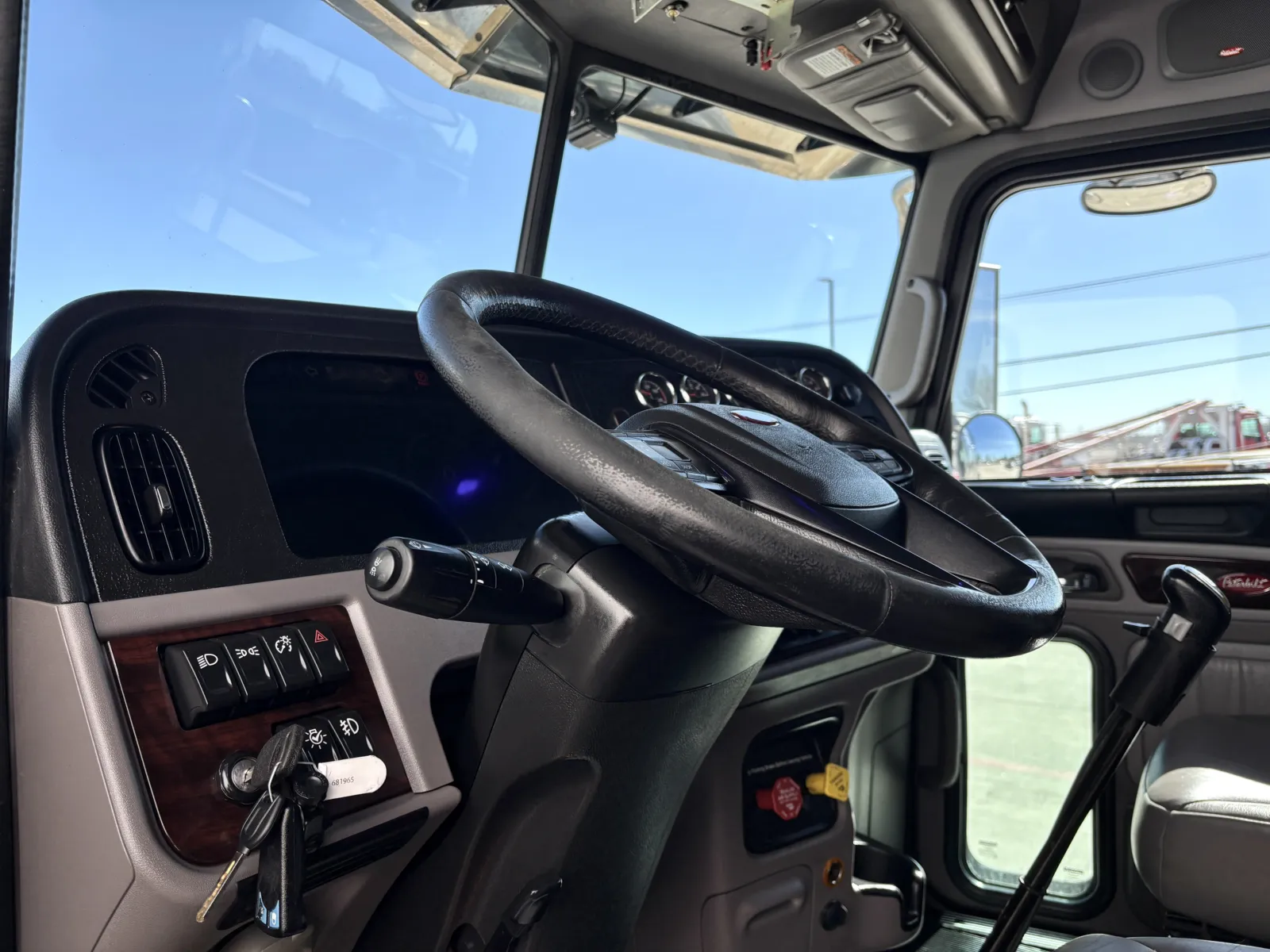 2024 Peterbilt 389 - image 15