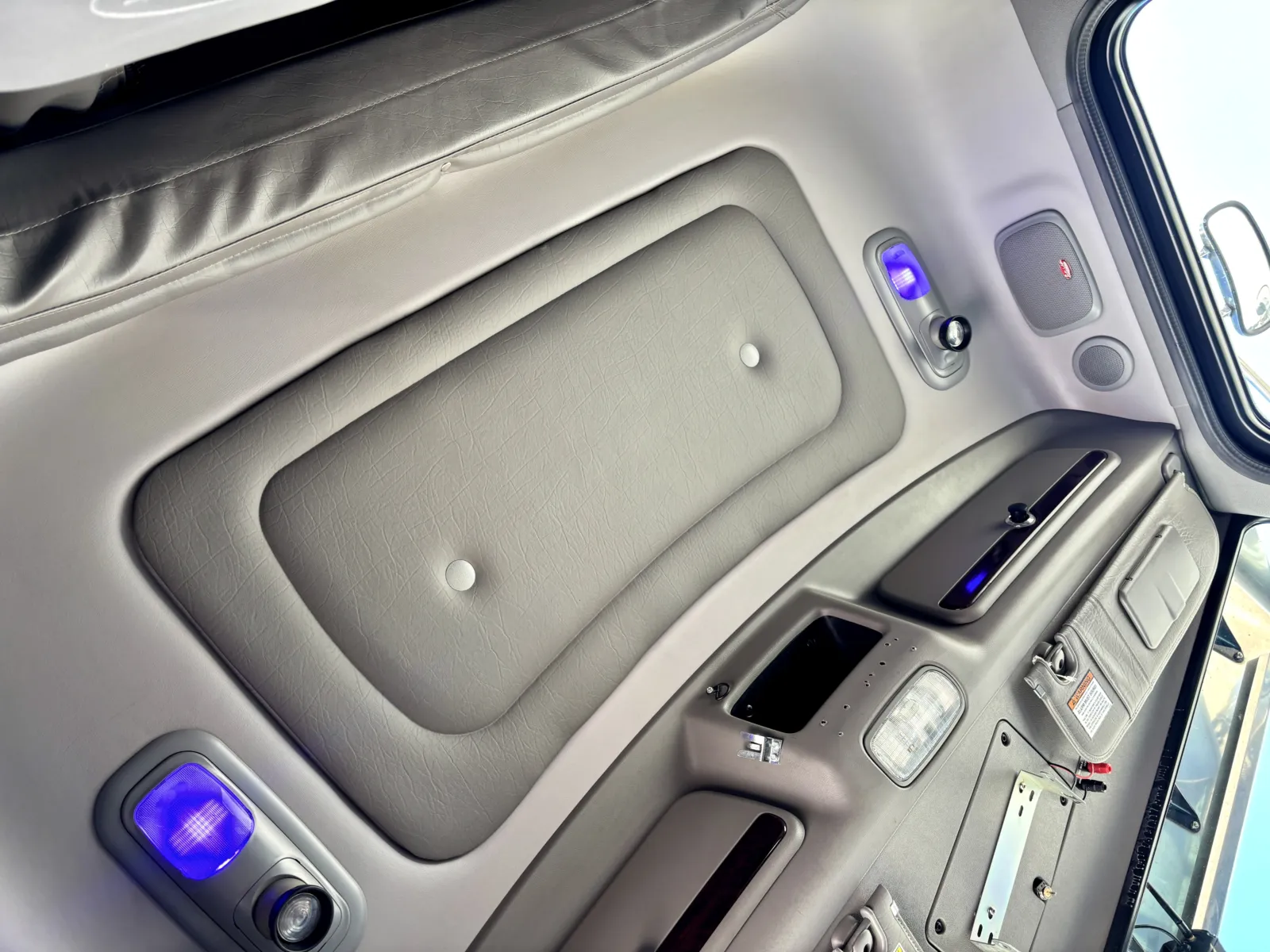 2024 Peterbilt 389 - image 21