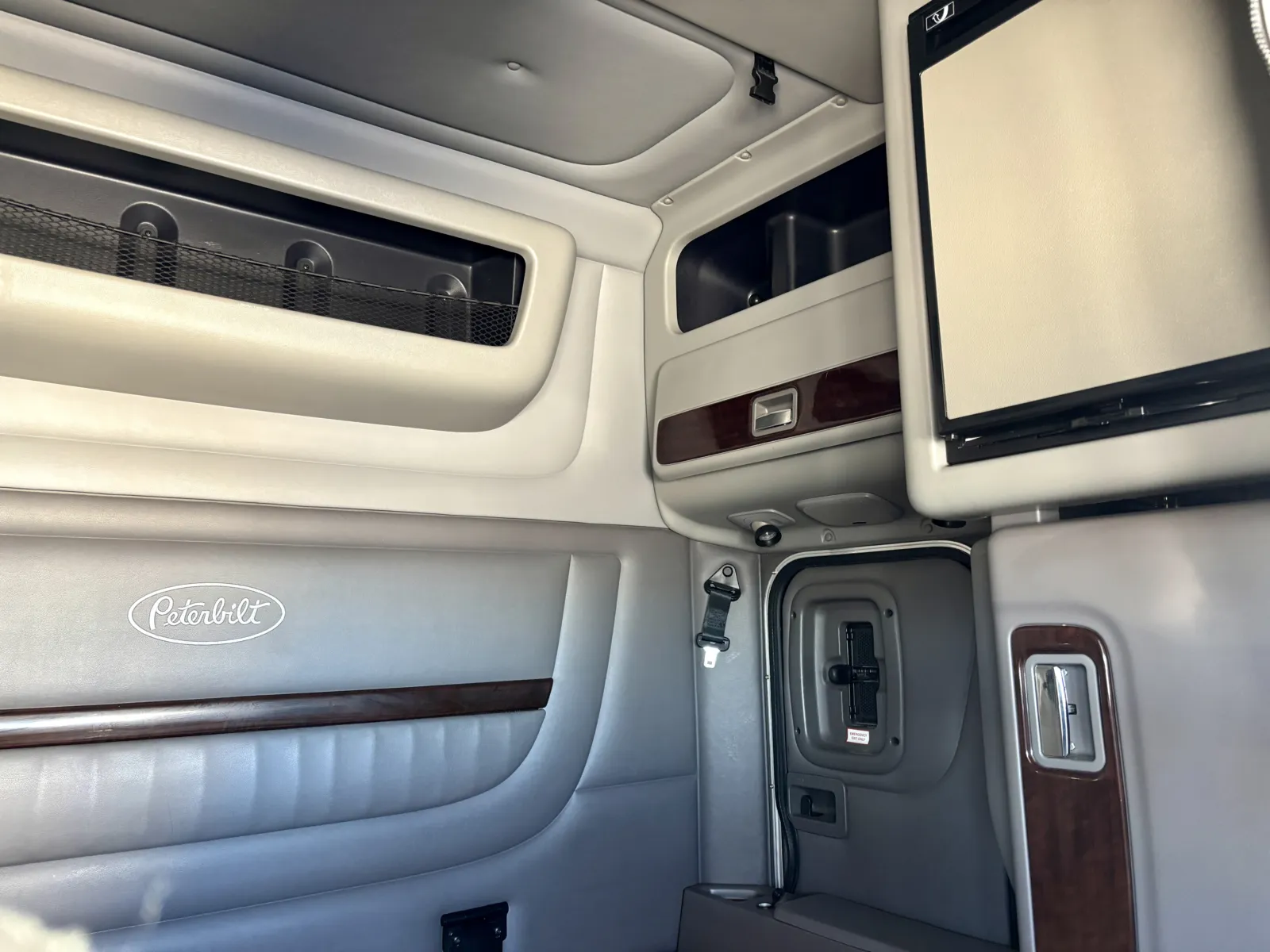 2024 Peterbilt 389 - image 24