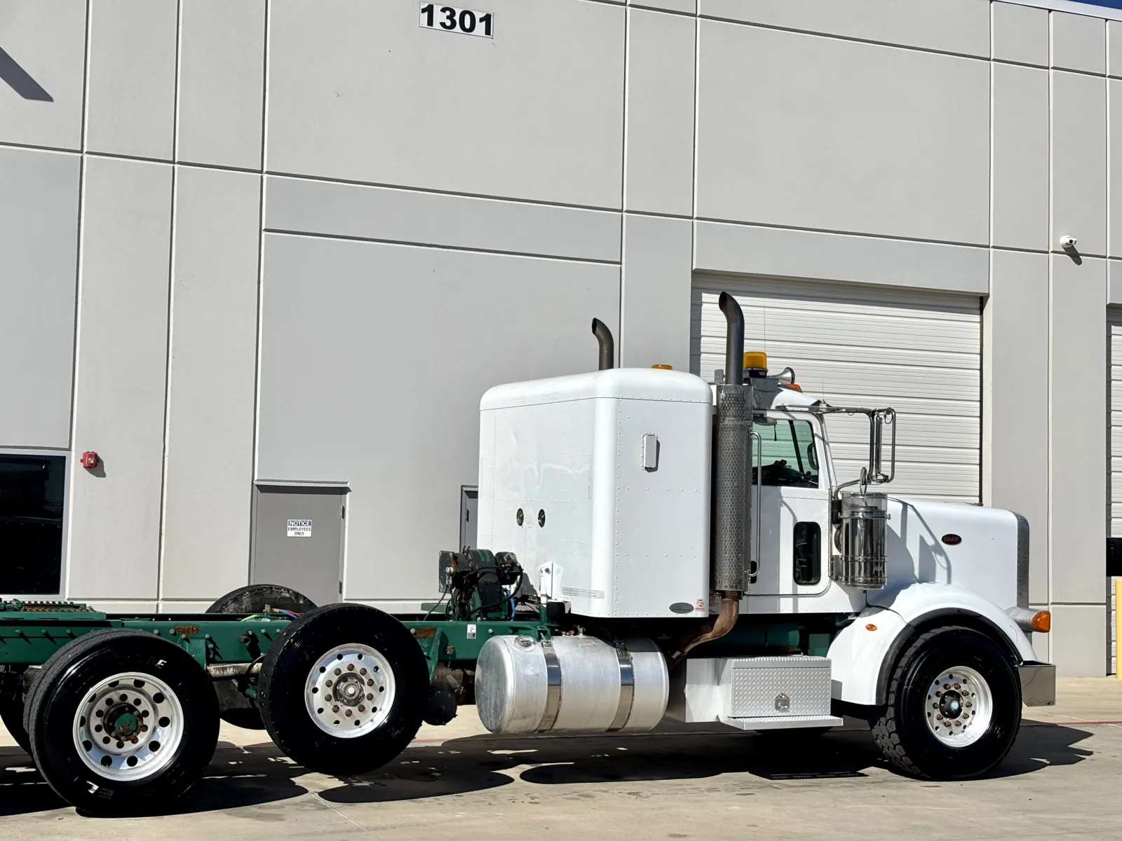 2011 Peterbilt - image 7