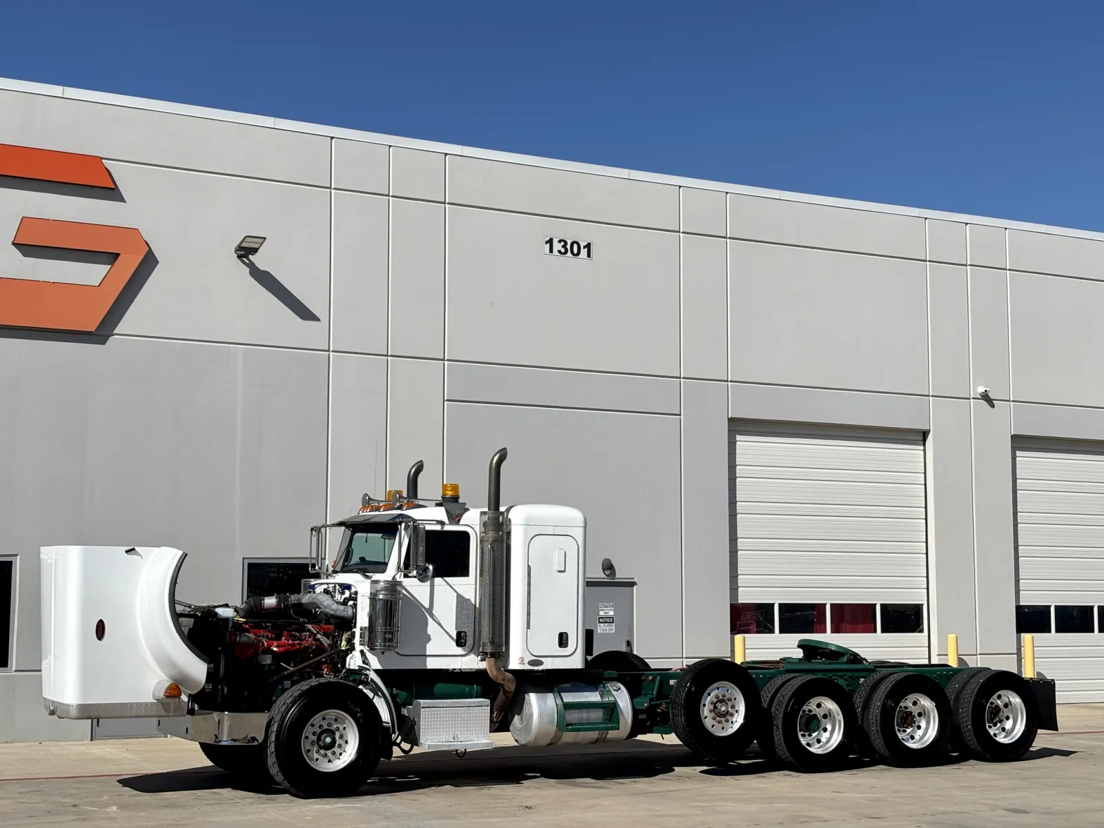 2011 Peterbilt - image 10