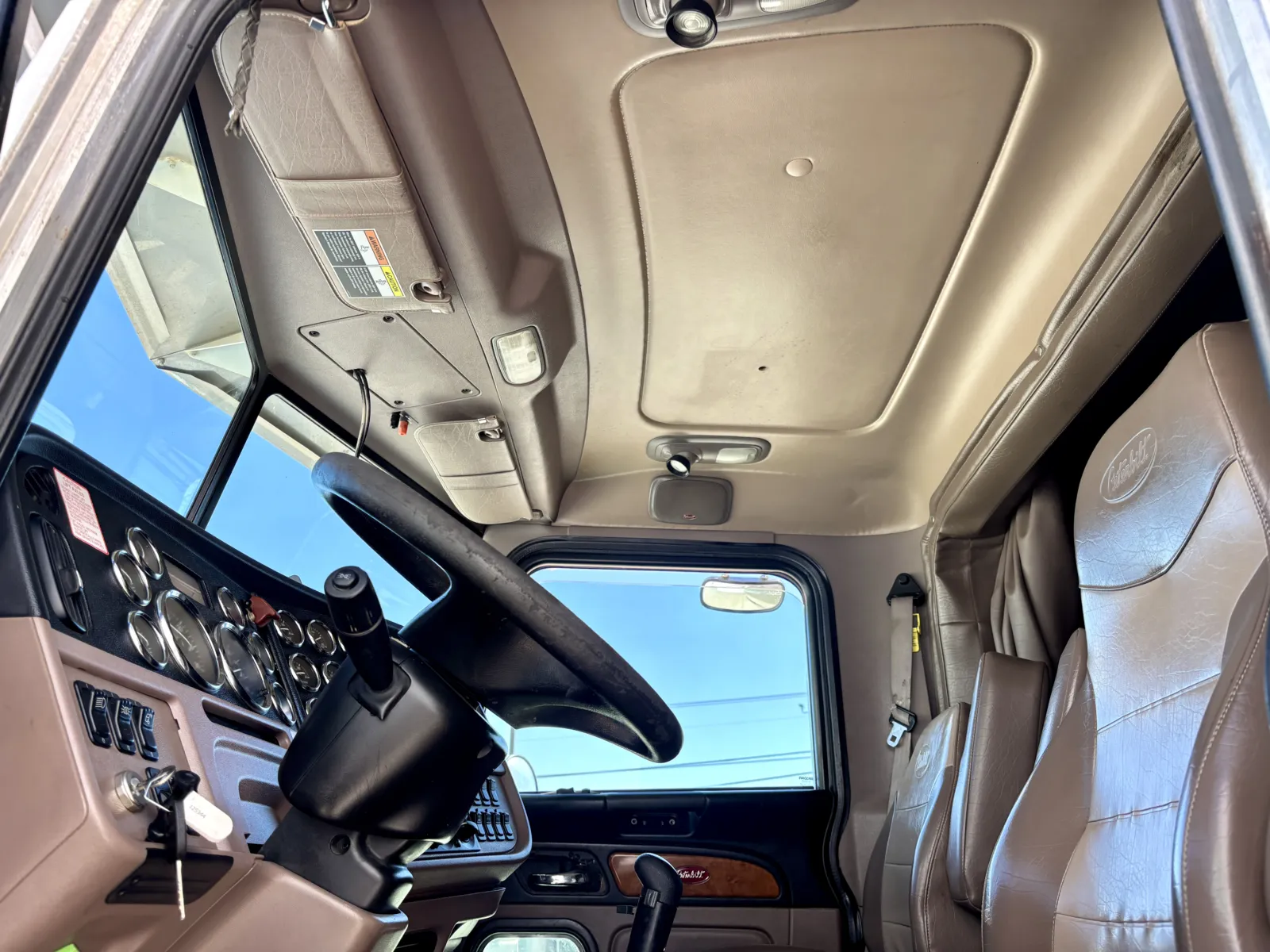 2011 Peterbilt - image 13