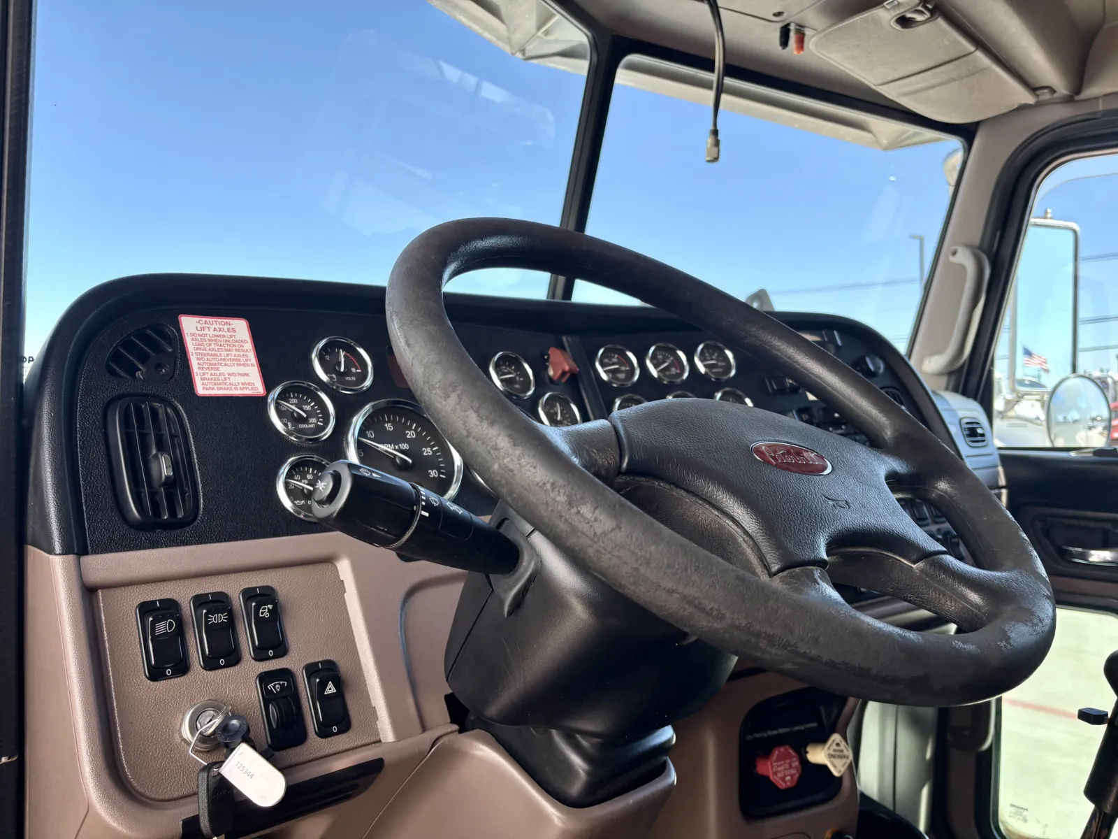 2011 Peterbilt - image 14