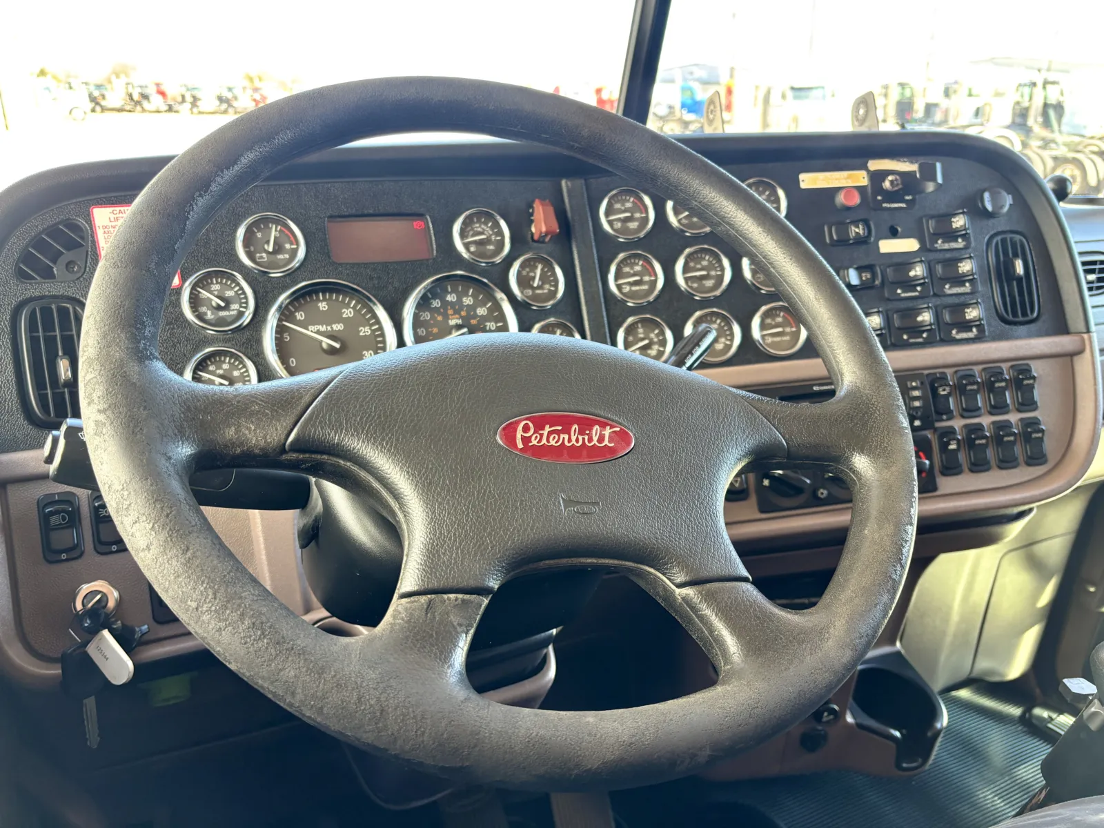 2011 Peterbilt - image 15