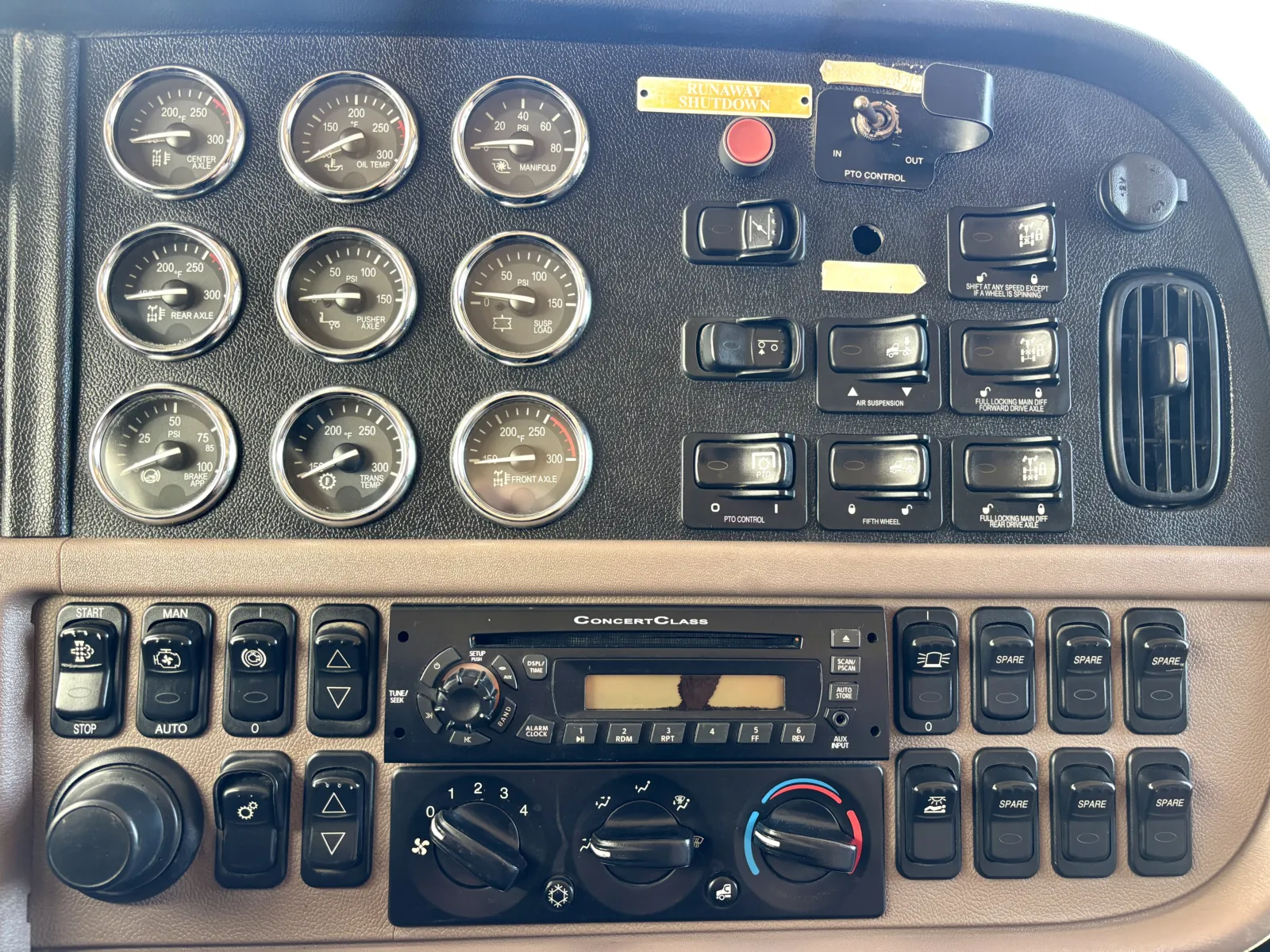 2011 Peterbilt - image 17