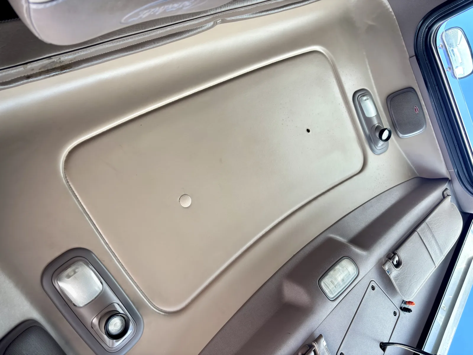 2011 Peterbilt - image 19