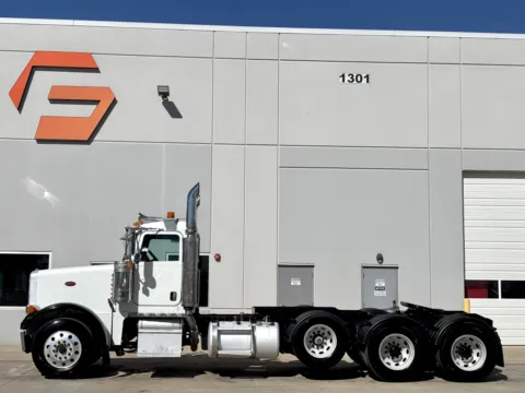 More photos of 2006 PETERBILT 378 at Forge Truck Centers - Texas, TX