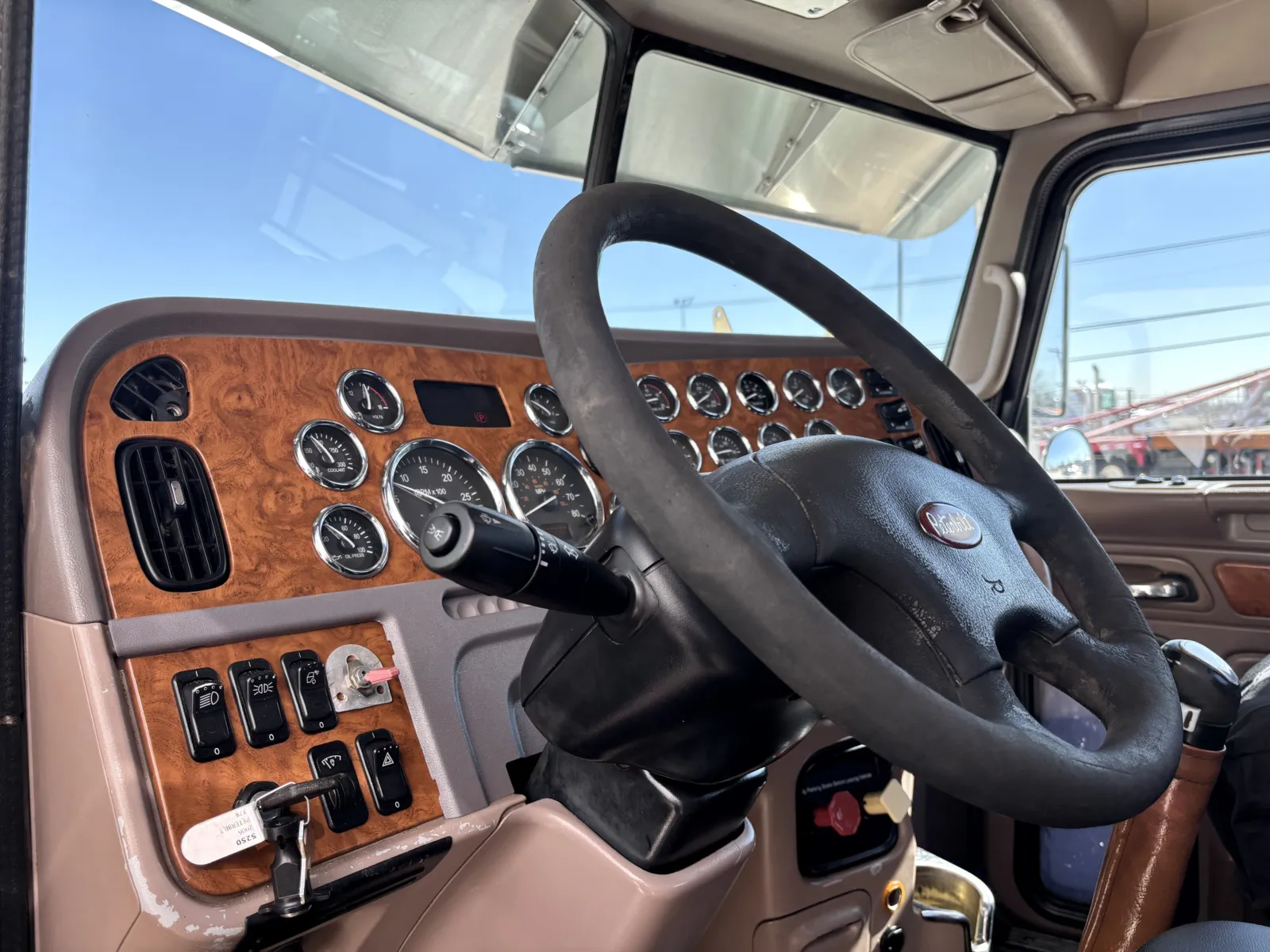 2006 Peterbilt - image 15