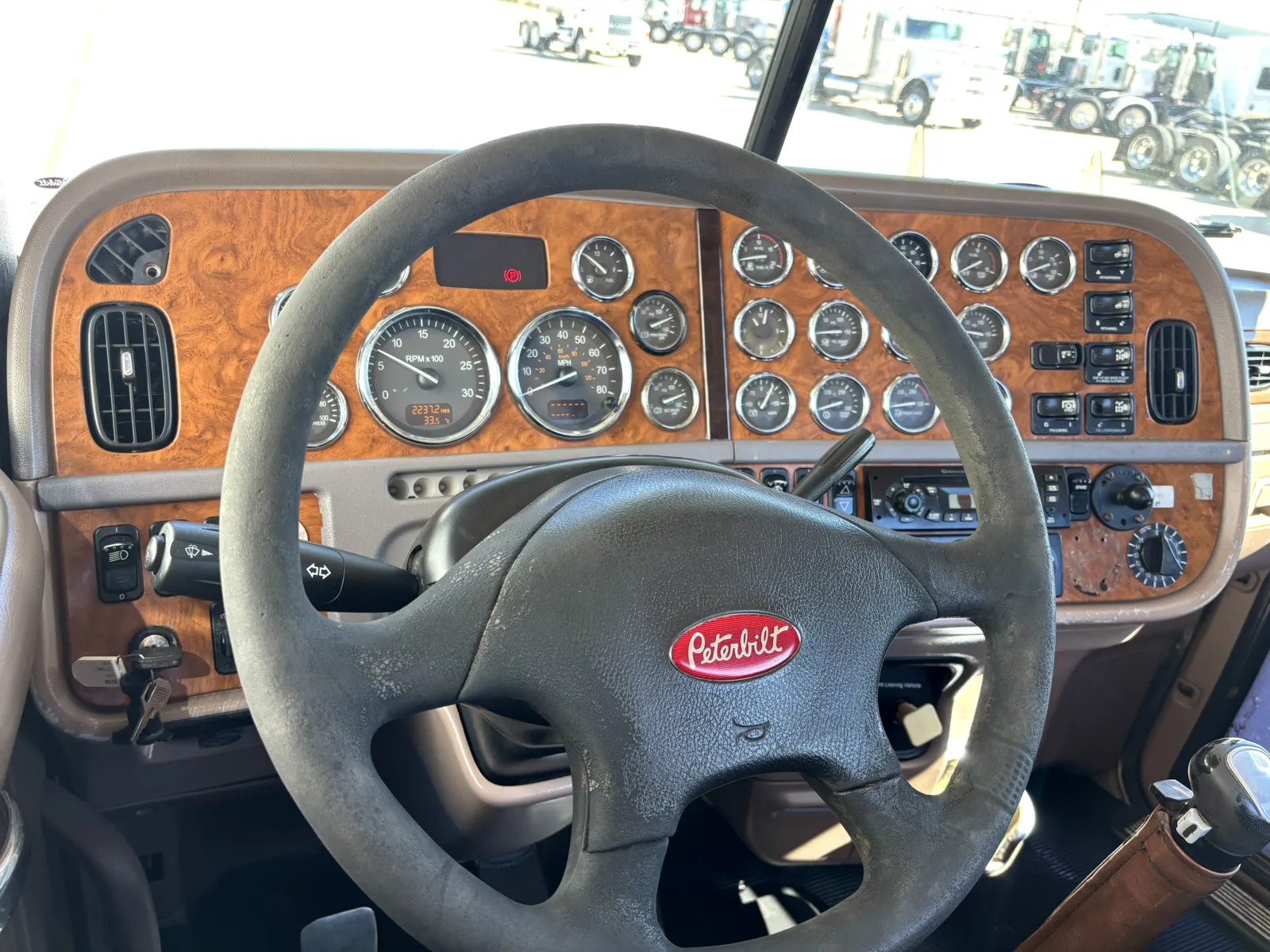 2006 Peterbilt - image 16