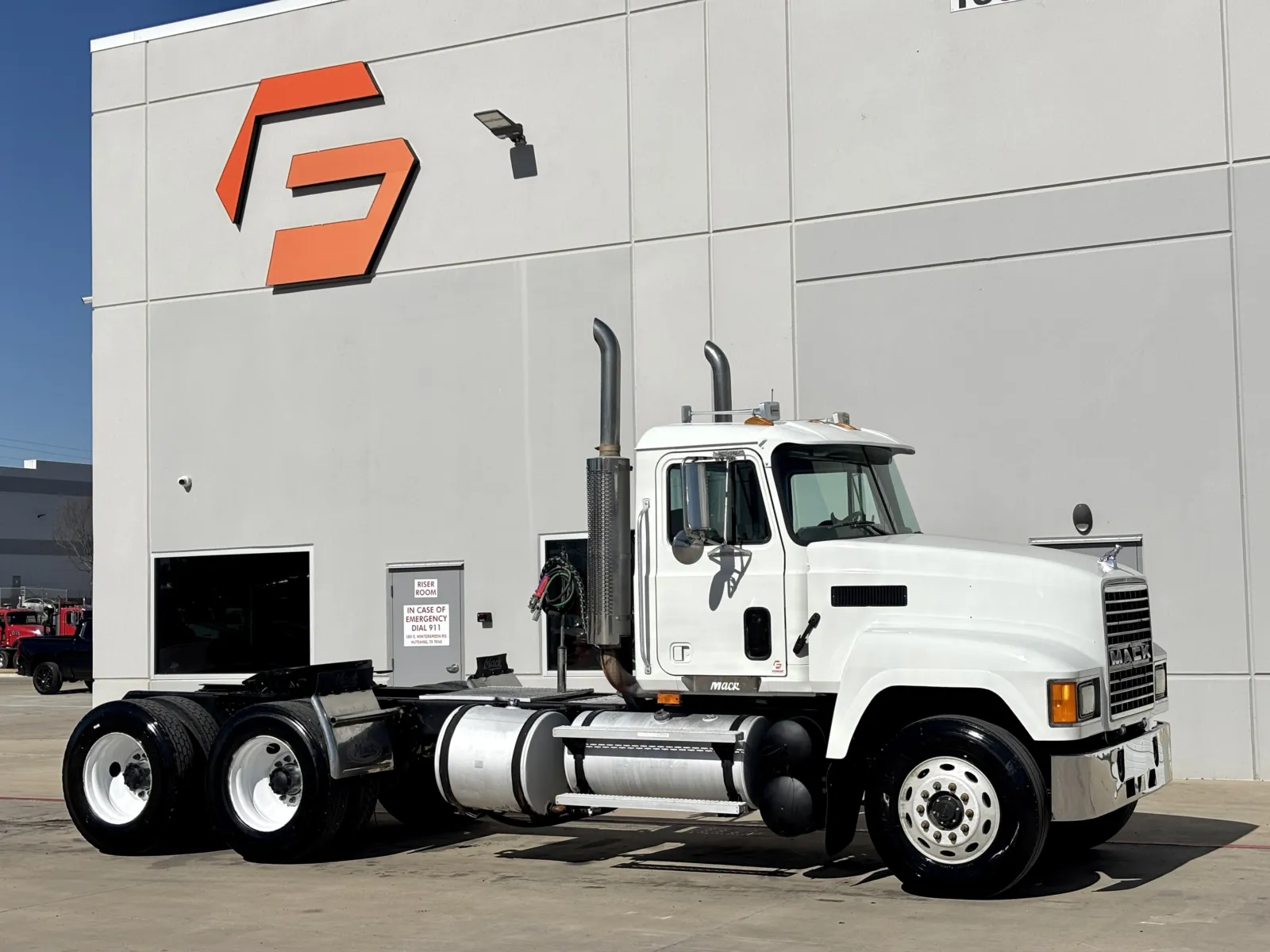 2003 MACK CH613 for sale in Hutchins, TX
