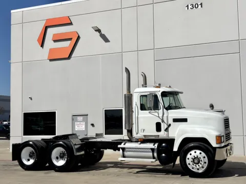 2003 MACK CH613 for sale in Hutchins, TX