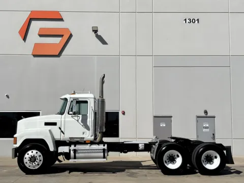 More photos of 2003 MACK CH613 at Forge Truck Centers - Texas, TX
