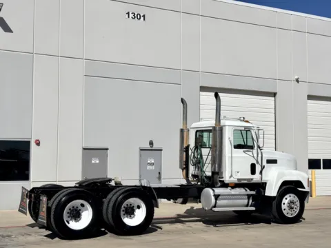 More photos of 2003 MACK CH613 at Forge Truck Centers - Texas, TX