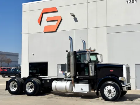 2009 PETERBILT 388 for sale in Hutchins, TX