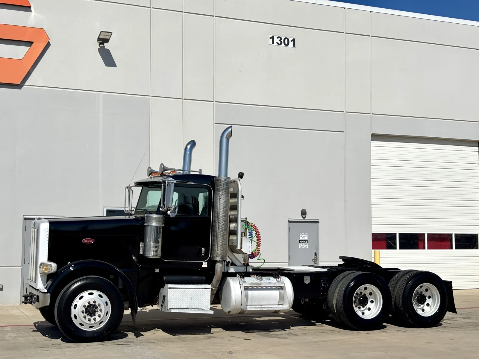 2009 Peterbilt - image 2
