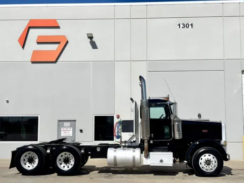 Another view of 2009 PETERBILT 388 for sale in Hutchins, TX at Forge Truck Centers - Texas