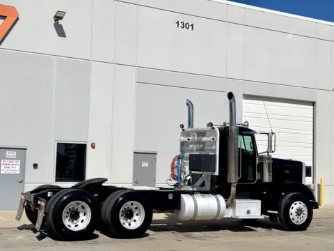 More photos of 2009 PETERBILT 388 at Forge Truck Centers - Texas, TX