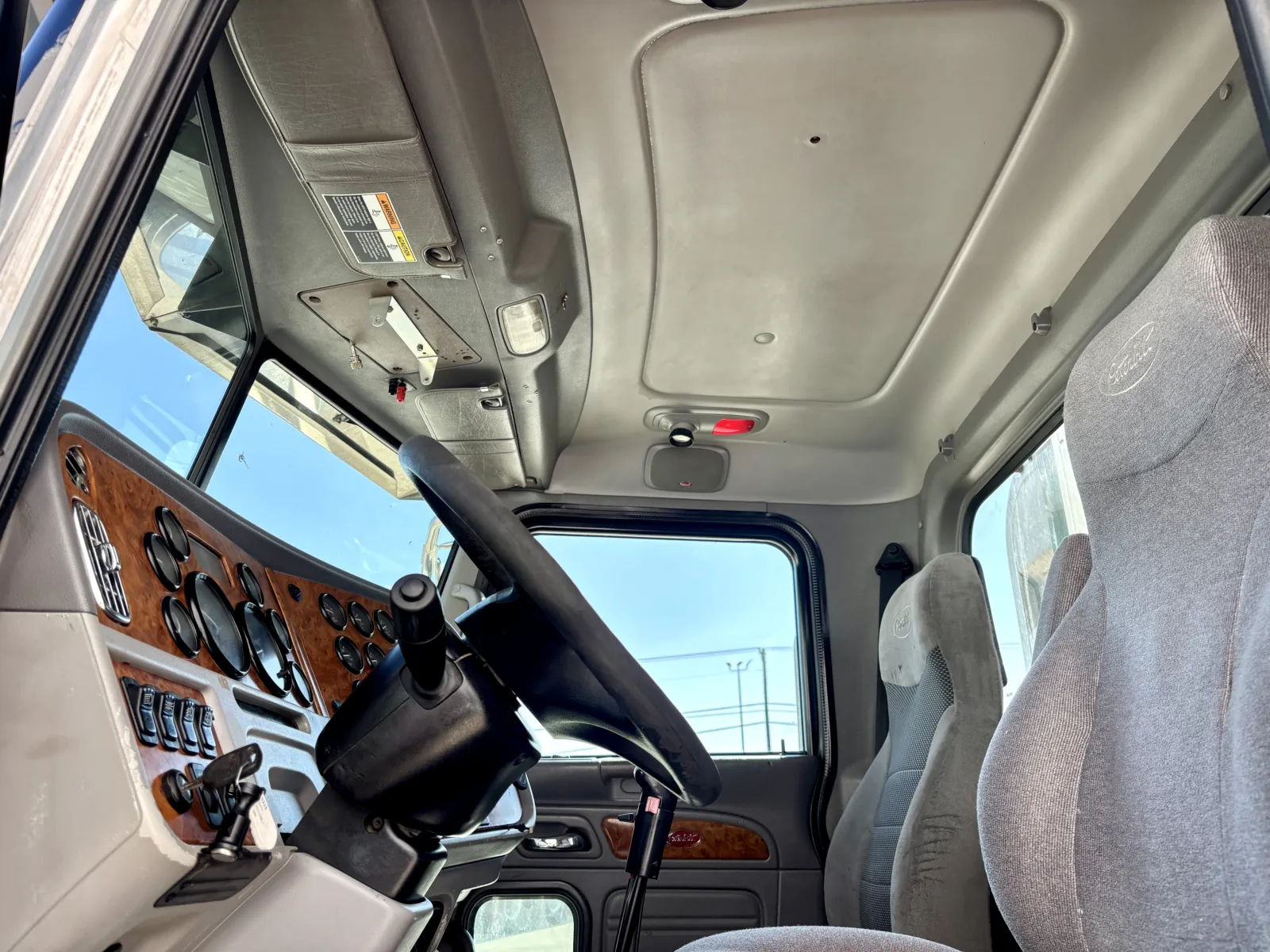 2009 Peterbilt - image 14