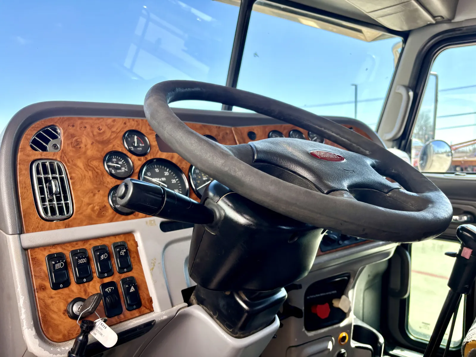 2009 Peterbilt - image 15