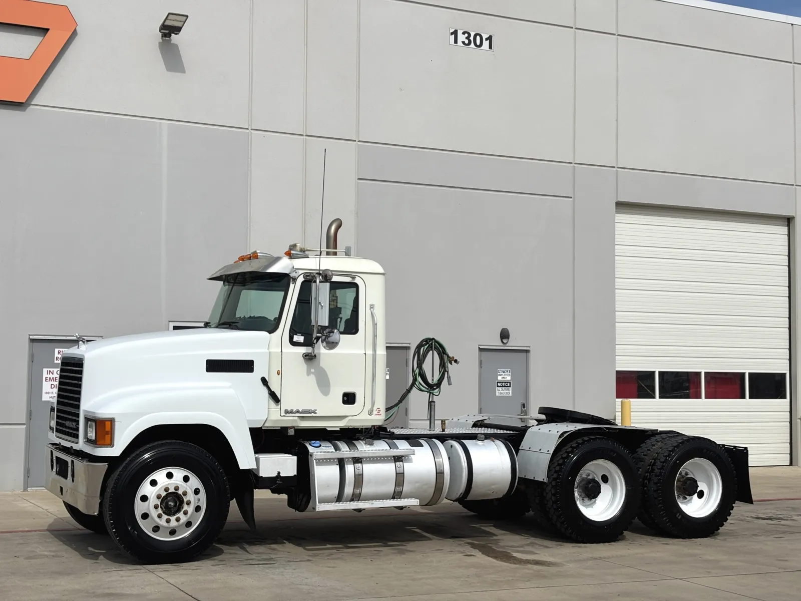 2016 Mack - image 2