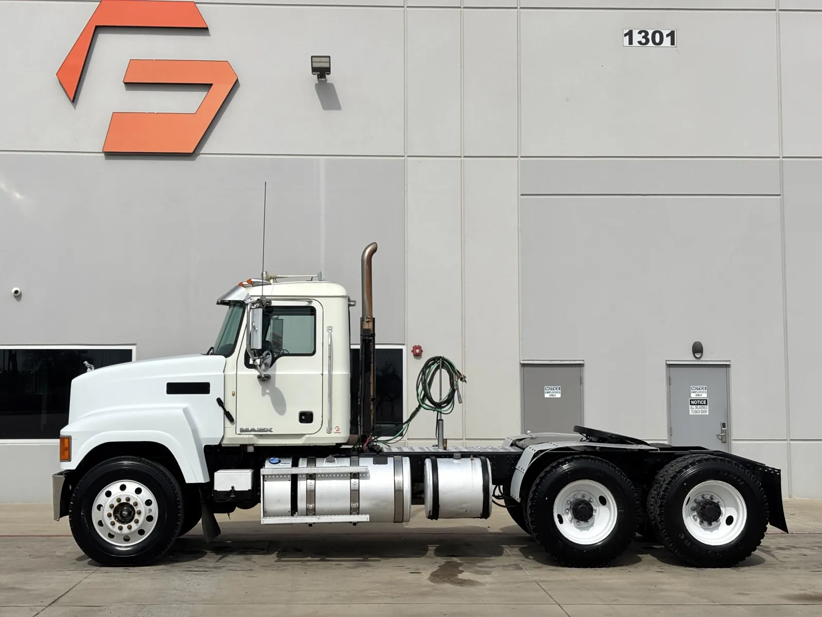 2016 Mack - image 4